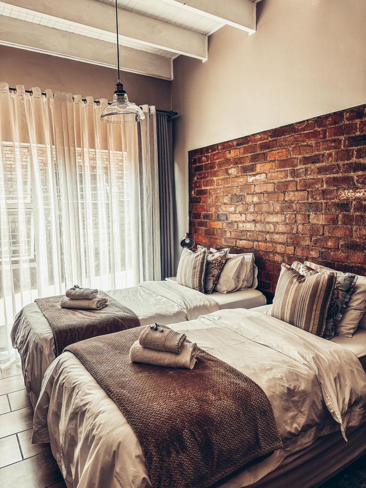 59 On True North Guest Rooms Йоханнесбург Экстерьер фото