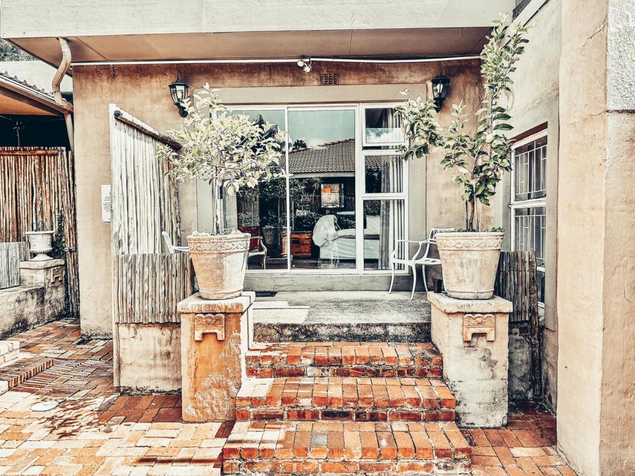 59 On True North Guest Rooms Йоханнесбург Экстерьер фото