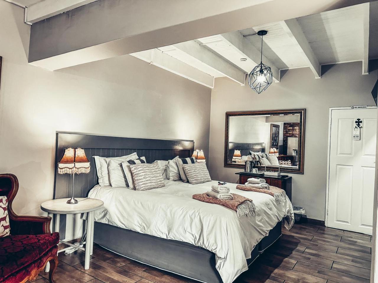 59 On True North Guest Rooms Йоханнесбург Экстерьер фото